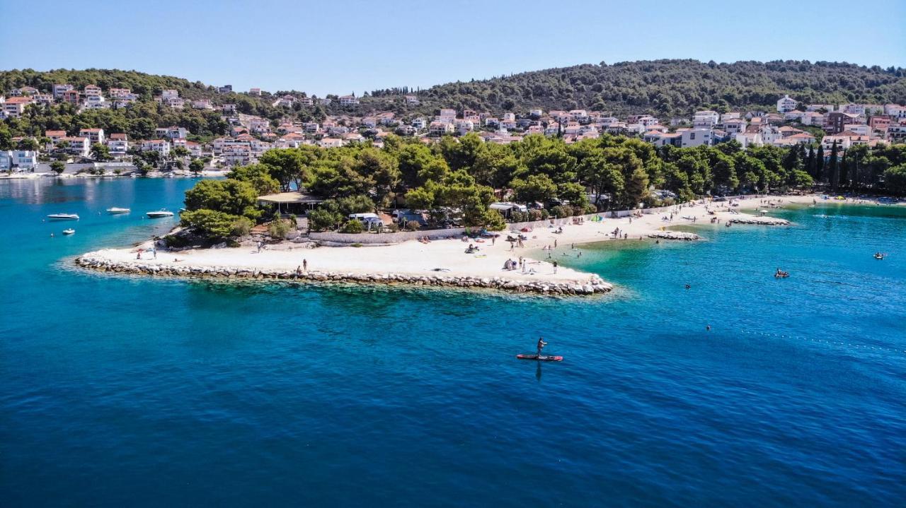 Kamp Rozac Hotel Trogir Exterior foto