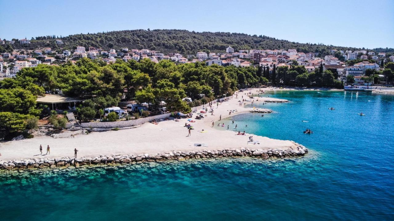 Kamp Rozac Hotel Trogir Exterior foto